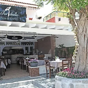Center House Kassandra